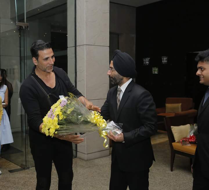 imAbhishrma's tweet photo. More Pics of @akshaykumar, @Ileana_Official & @eshagupta2811
#1WeekToRustom https://t.co/ID3ywYimFF
