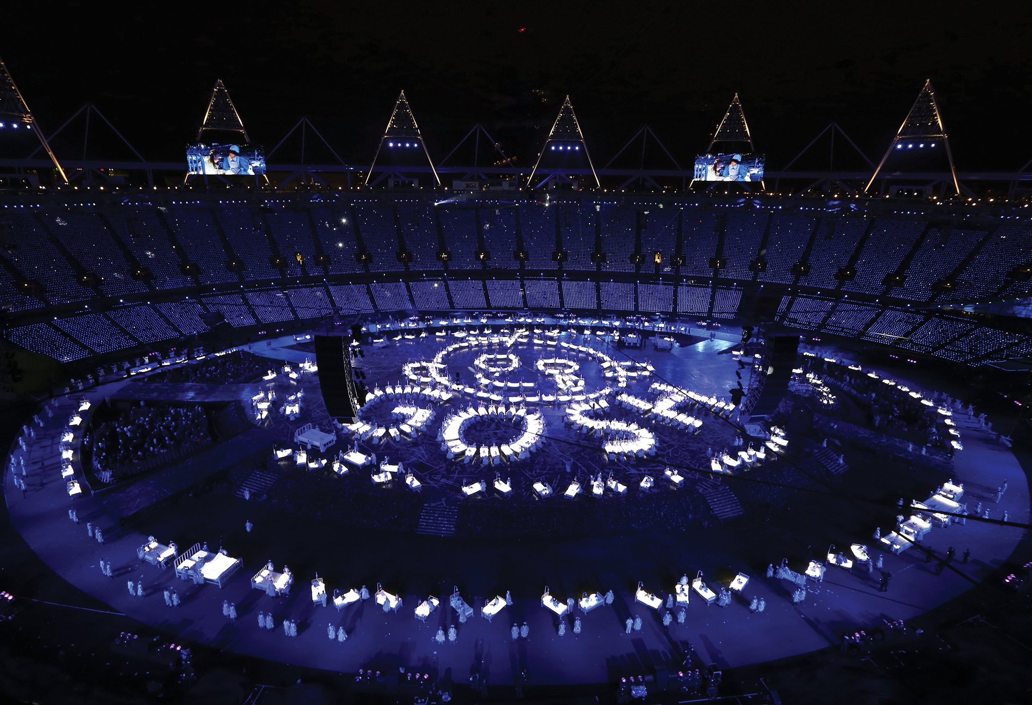 Открытие олимпиады моменты. Знаменосец италии на олимпиаде в пекине. Спортсмены на открытии олимпиады. Открытие олимпиады моменты. Открытие олимпиады моменты.