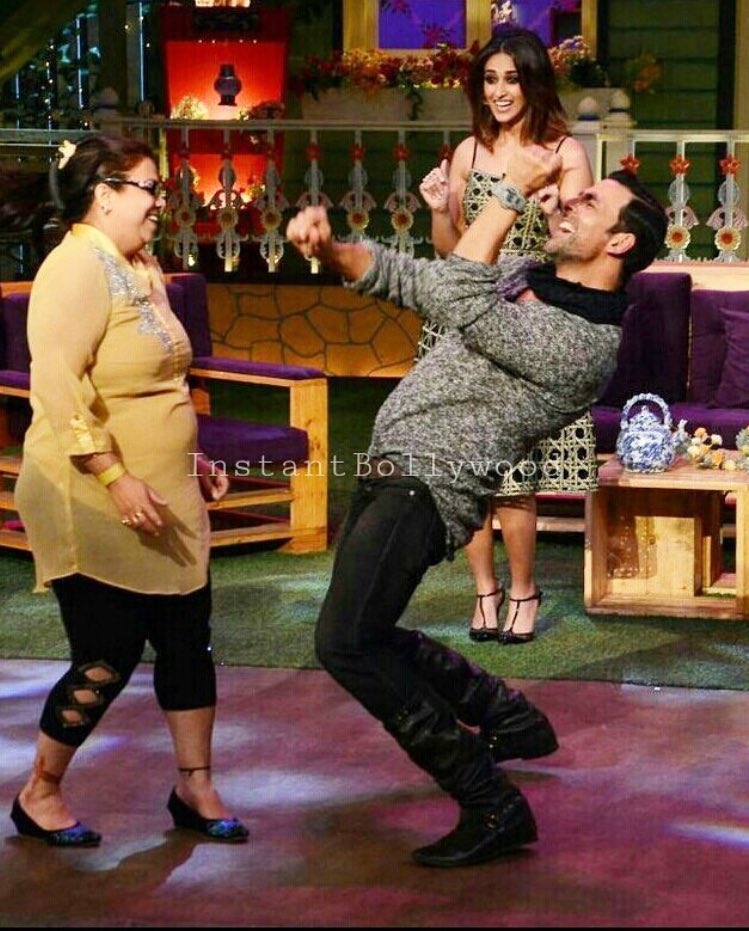 TeamAkshay's tweet photo. Team Rustom on the sets of The Kapil Sharma Show today #7DaysToRustom https://t.co/4wUy7LexoI