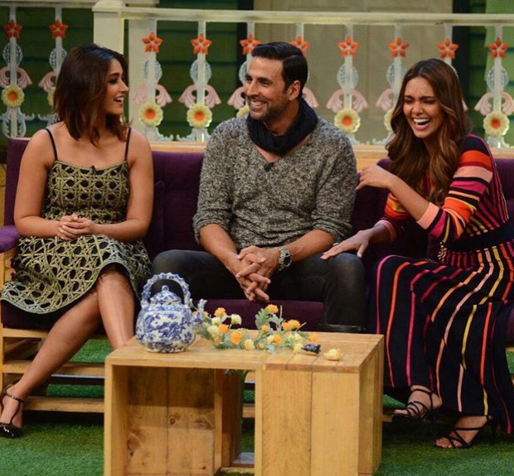 TeamAkshay's tweet photo. Team Rustom on the sets of The Kapil Sharma Show today #7DaysToRustom https://t.co/4wUy7LexoI