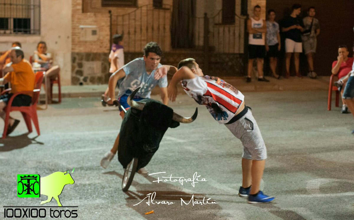 100x100Toros's tweet photo. Ayer mi pueblo de Driebes, volvió a demostrar que tiene cantera larga de aficionados al toro. #SiALosNiñosEnLosToros https://t.co/oFV58NcMwZ