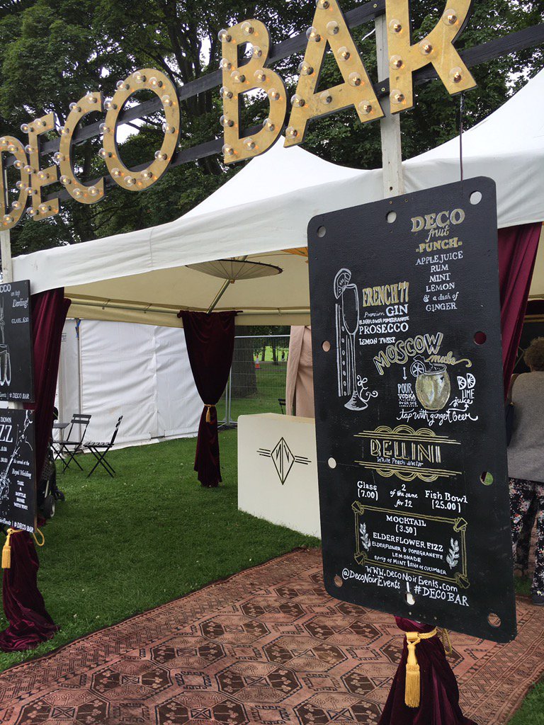 Nicolalewis87's tweet photo. #decobar @deconoirevents 2 for £12 oh wait we only do that in England WTF why advertise in Scotland? Con artists! https://t.co/Hw8ClPP51X