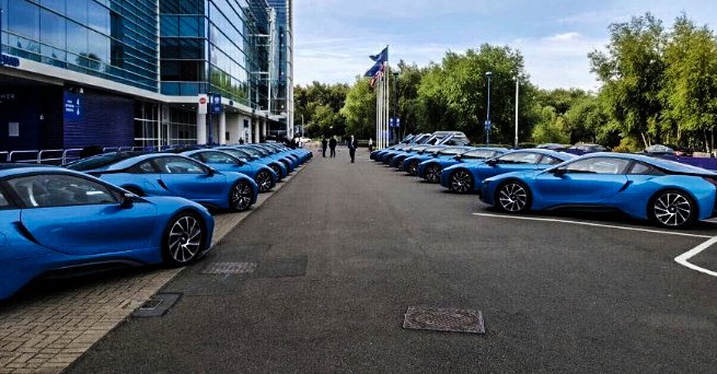 brfootball's tweet photo. #LCFC chairman buys £96,000 BMW i8 supercars for each of his title-winning squad 💰🏎 https://t.co/nZ9UVRYSvW https://t.co/qNNcrf2j0Y
