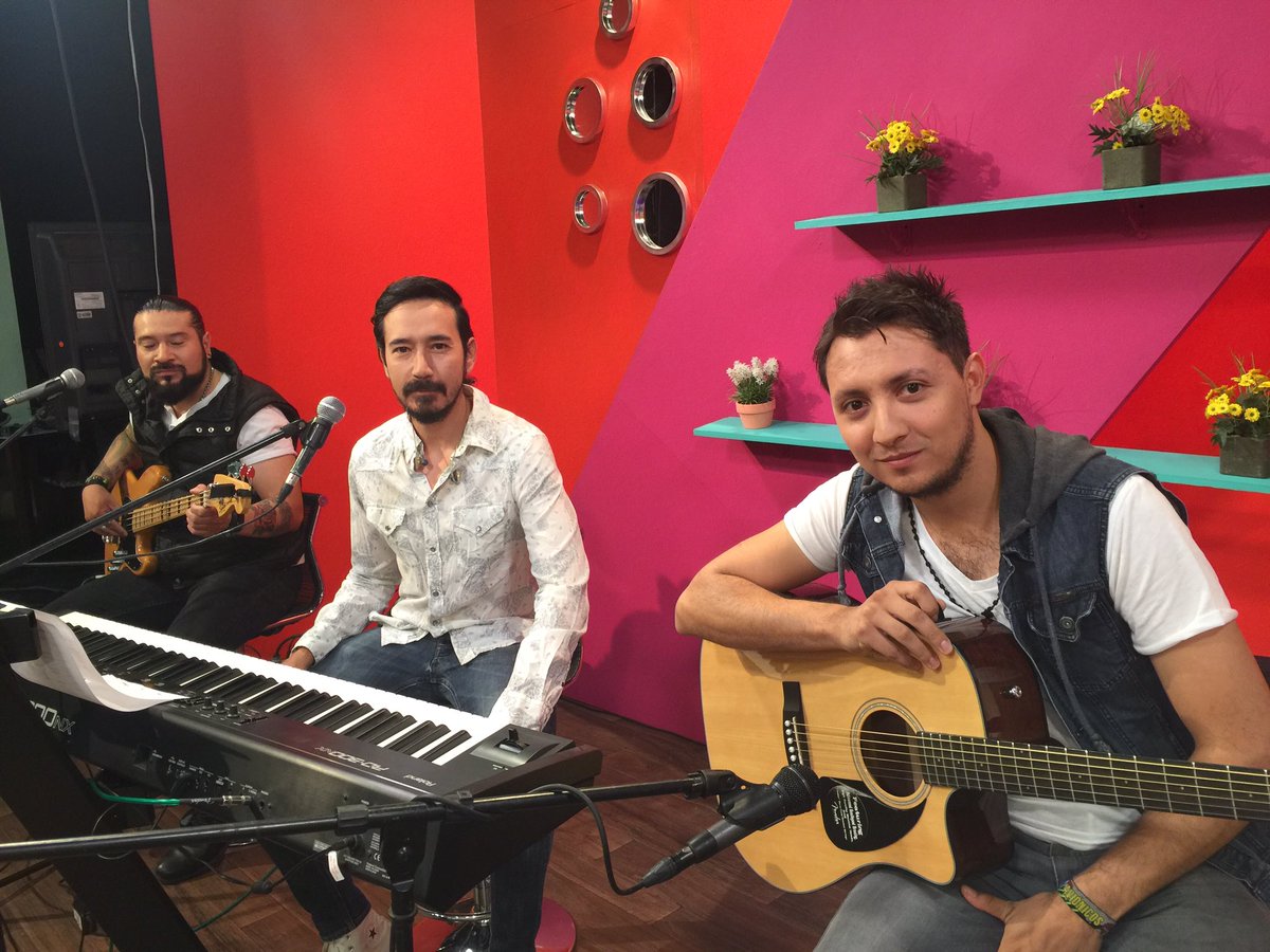 adriserandis's tweet photo. Hoy es viernes y @avionicos_avs suena muy bien!!! 👏🏼👏🏼👏🏼👏🏼 @CadaDiaTV4 @tv4guanajuato @jjelement @Lorenukkis https://t.co/z9lh5JUIOo