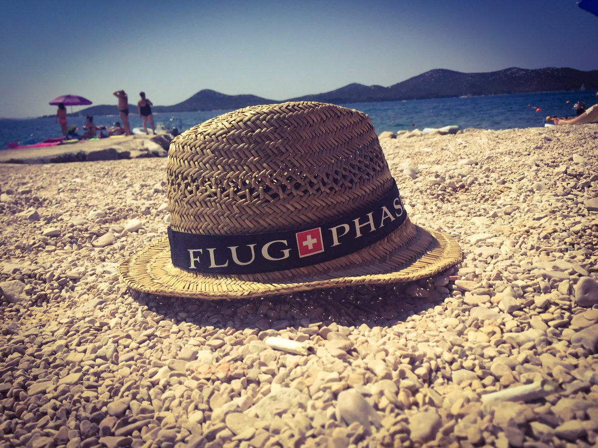 schulzkispecial's tweet photo. Urlaubszeit. Oder ab ins wohlverdiente Wochenende.,#Flugphase https://t.co/K2Vk0fVS4H