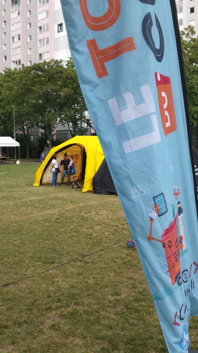 TiroirCash's tweet image. Les petits debs sont au parc caillebote à @Colombes pour des activités numériques #tourducode #capprio @simplonco