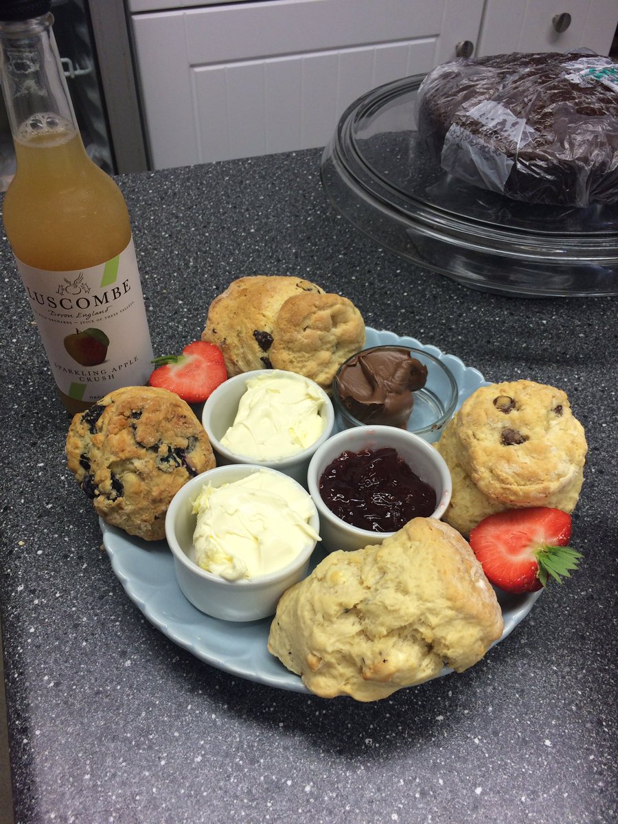 When you get treated by your customer!! from <a href="/JRFoodService/">J&R Food Service Ltd</a> 
<a href="/TrewithenDairy/">Trewithen Dairy</a> @luscombedrinks <a href="/CharlottesTeas/">charlottestearoom</a>