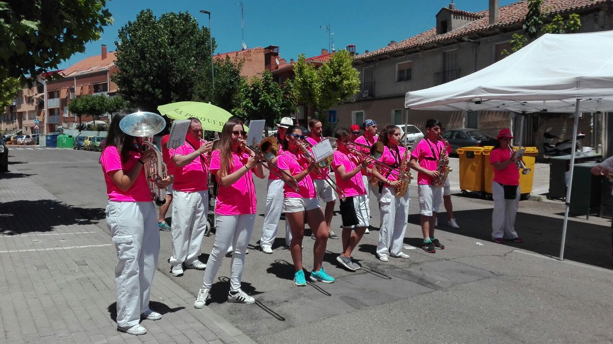 LaPesquerana's tweet photo. En 3 horas, sólo 3, Fiesta, Fiesta y más Fiesta en @CastroverdeAsoc . #Lapesquerana2016. https://t.co/ej1x0vtlUd
