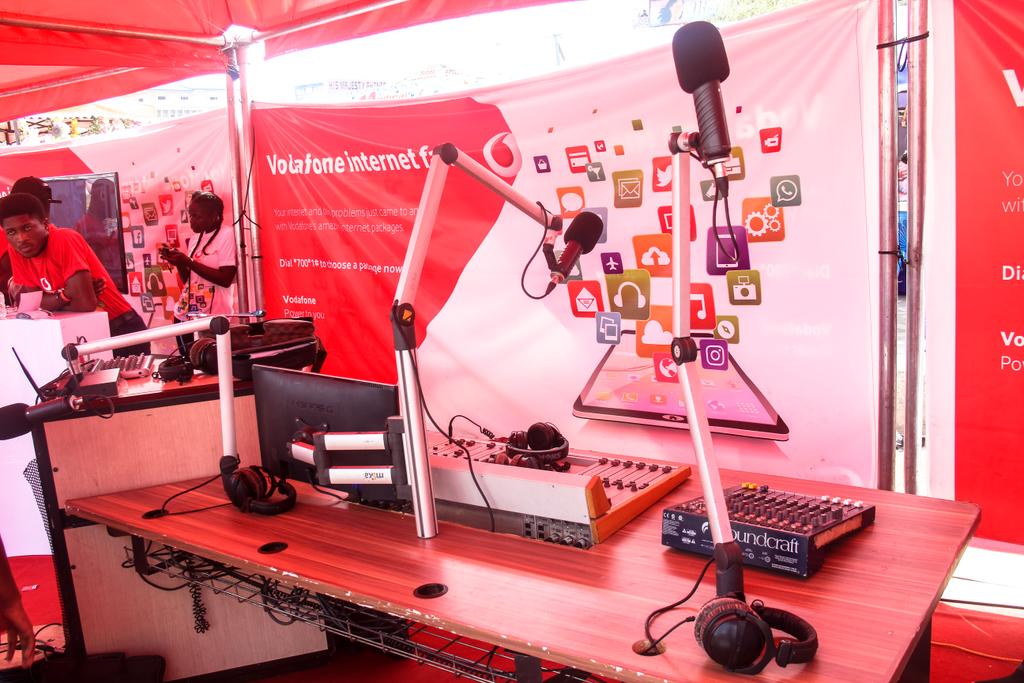 TelecelGhana's tweet photo. #StarrDrive! Lets change lanes with @GiovaniCaleb @TheAnitaErskine and @djvyrusky #internethelpAccra https://t.co/gjNRCzM54m