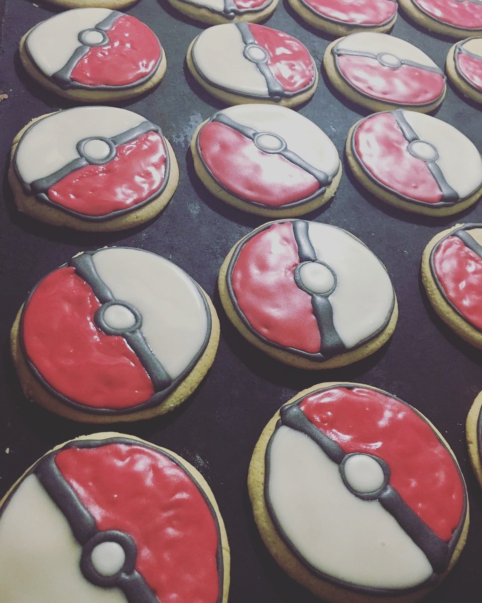#Pokeballs #cookies desde hoy ! 
En #greenway - #cocina 
#PokemonGoArg #pokemon #PokemonGo