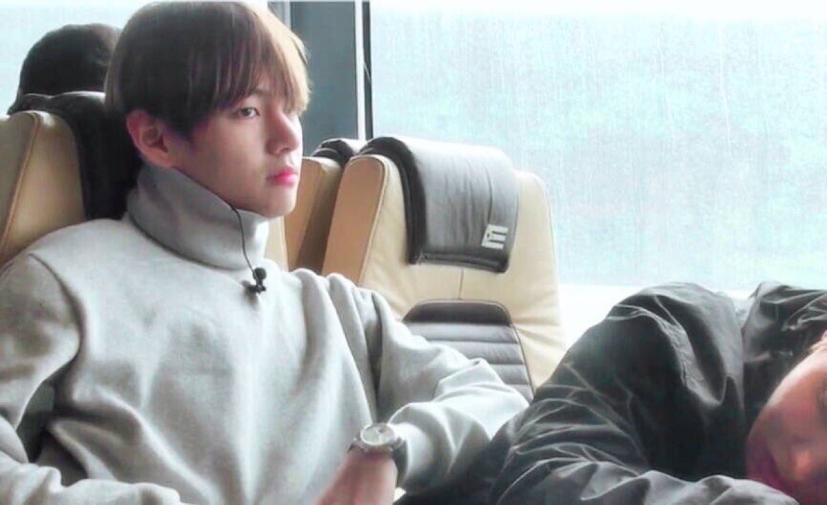 ____tae1230's tweet photo. #RTしたbotとペンを迎えにいく 

(　BTS　　/　　뷔　)

そこで見てないで早くこっち来いよ

....気が済むで相手してくれんだよね？

塩/砂糖/独占/嫉妬/監視/家督/行為/ https://t.co/up2aQUnS01