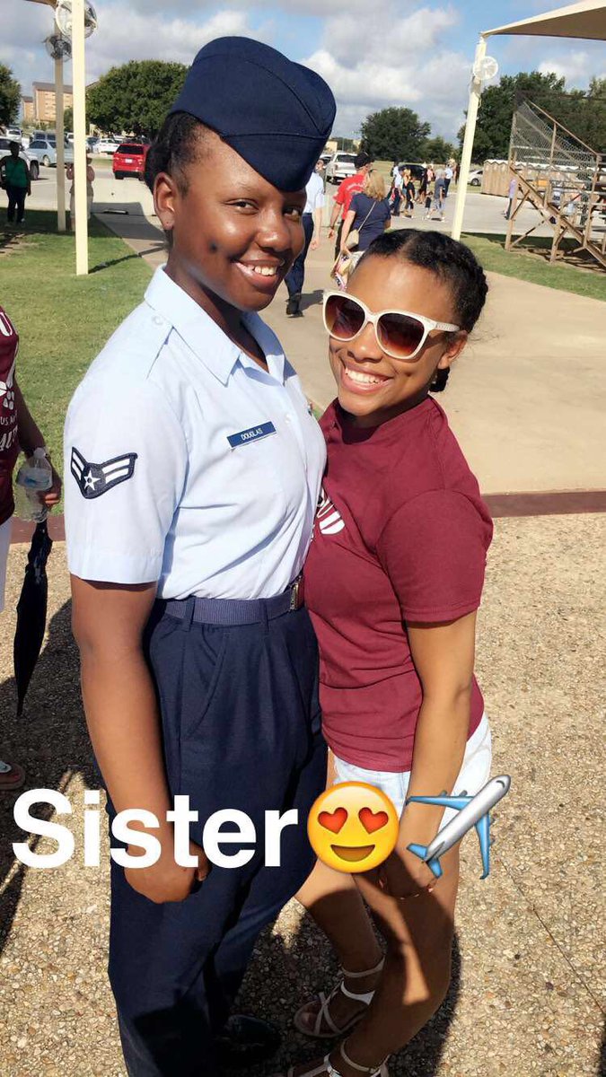 _Chrissyyyyy's tweet photo. Love her 😘😍✈️ https://t.co/5Zb8wrg0pV