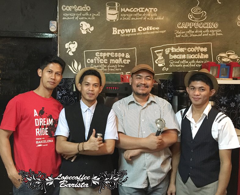 Foto bareng usai live streaming latte art di Lopecoffee Gatot Subroto Samarinda. #barista#samarinda#lopecoffee