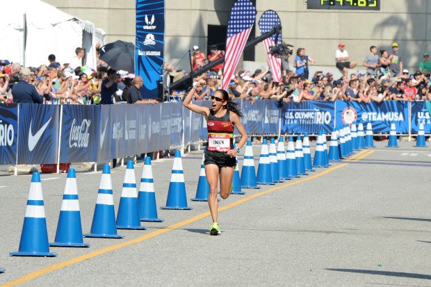 Somebody get that girl a burger! RT <a href="/bonappetit/">Bon Appétit</a>: .<a href="/des_linden/">des_linden</a> wants a burger with fries bonap.it/XC0ArOD
