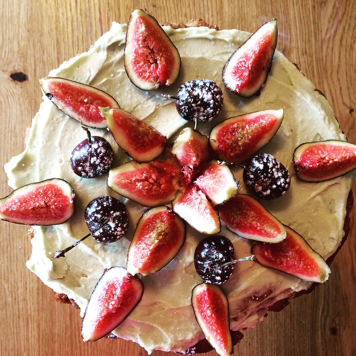 Pistachio+strawberry Victoria sponge-with Boddingtons strawberry jam + mascarpone⚡️with <a href="/VoyagerCoffee/">Voyager Coffee</a> of course ⚡️