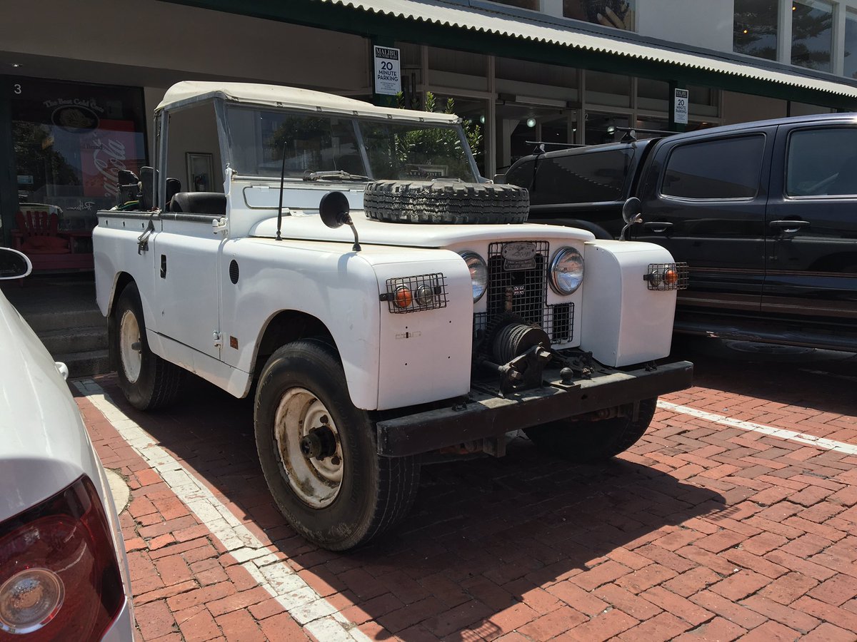 The26thMan's tweet image. Land Rover how it was meant to be #Malibu (@TheCarBibleHQ)