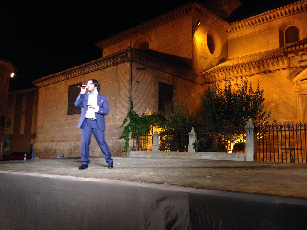LealAnguita's tweet photo. La copla en la plaza de España en las #FiestasAlbolote2016 https://t.co/Pig2P7QKiB