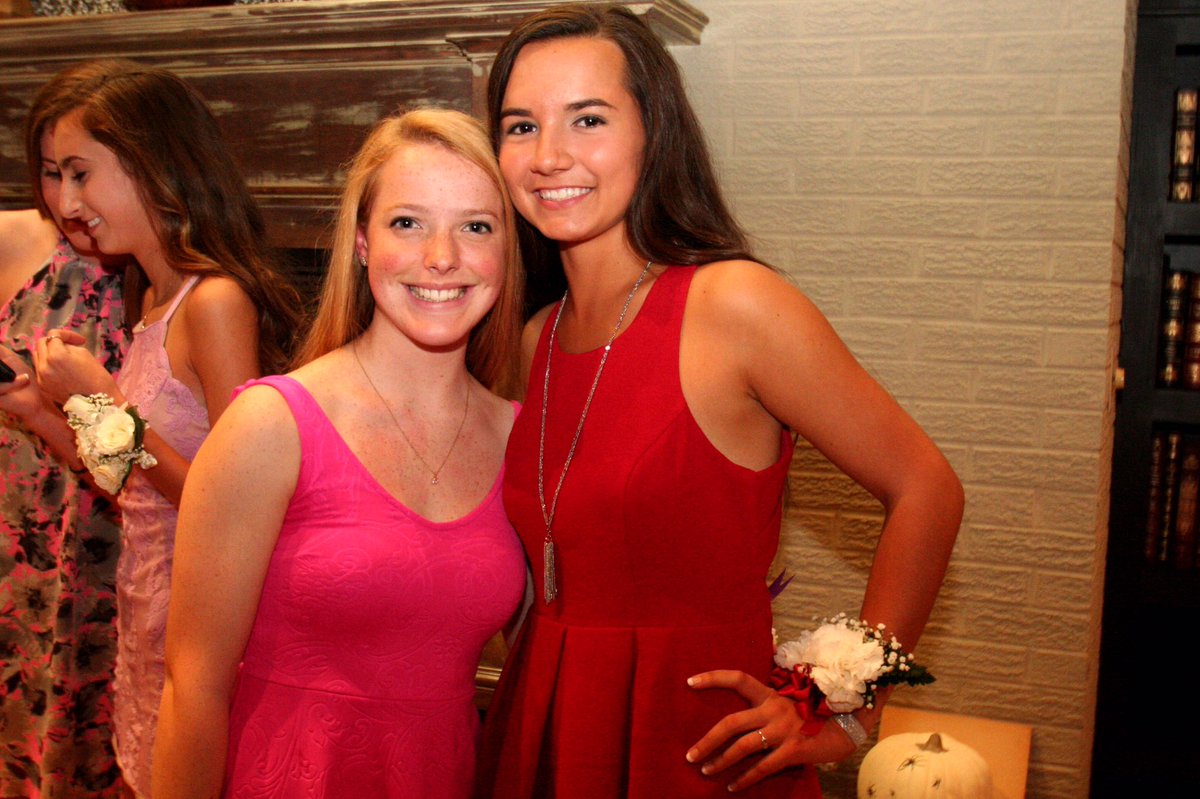 cherry_GARCIA__'s tweet photo. Happy birthday @mags_h20 !! Ily hope it was great 😎👊🏼 #helee #espanol #stjohnsmixer https://t.co/D8xODDicIn
