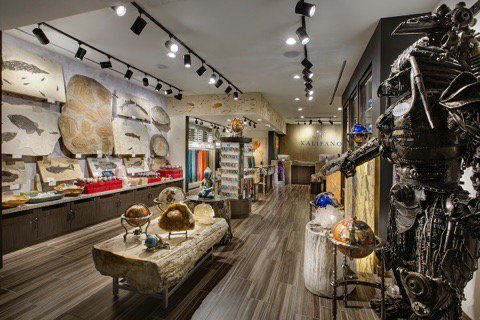 aptusgroup's tweet image. NOW OPEN! @AKalifano's new location just opened at @ShopGrandCanal at the @VenetianVegas. What a unique client!