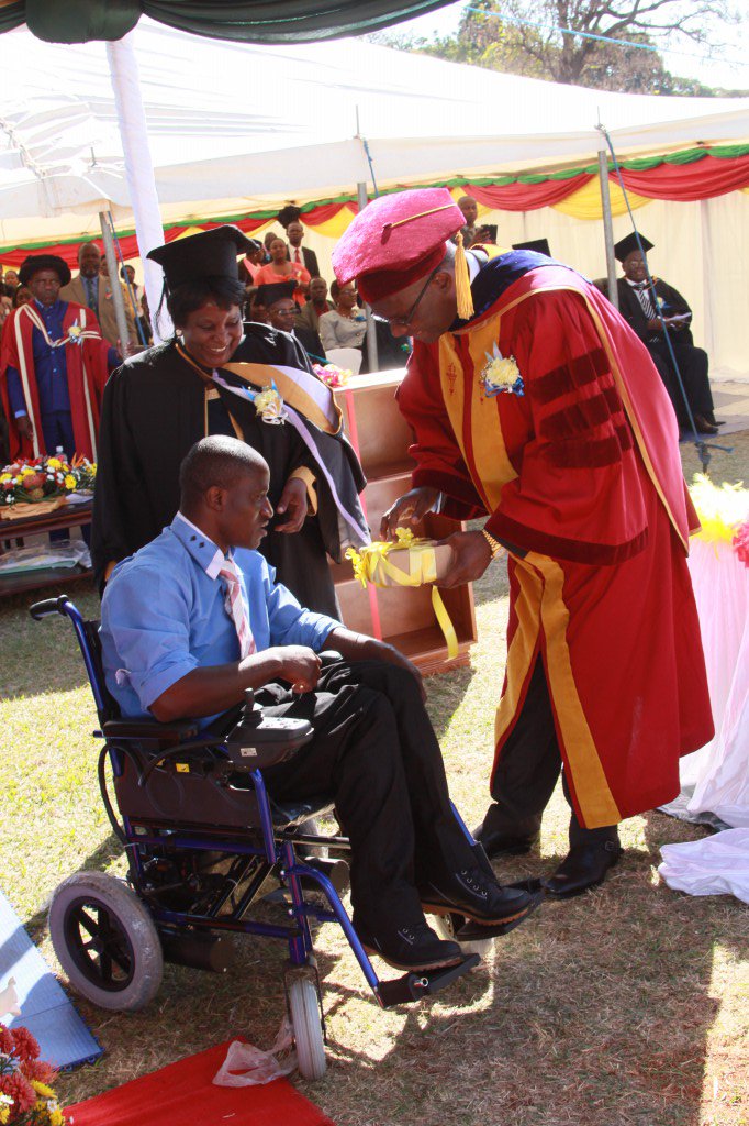 ProfJNMoyo's tweet photo. Yet more sights from 31st graduation ceremony at Belvedere Teachers College in Harare where 1,113 graduated today! https://t.co/5vUNDrLNPE
