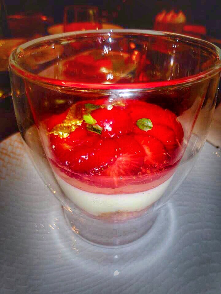 LudovicDumont's tweet photo. "Sans complexes", sans sucre ajouté 🍓🍓🍓
#fraisier #fraise #dessert #gourmandise #vanille #fruits #light #régime https://t.co/P4hZAPRDhe