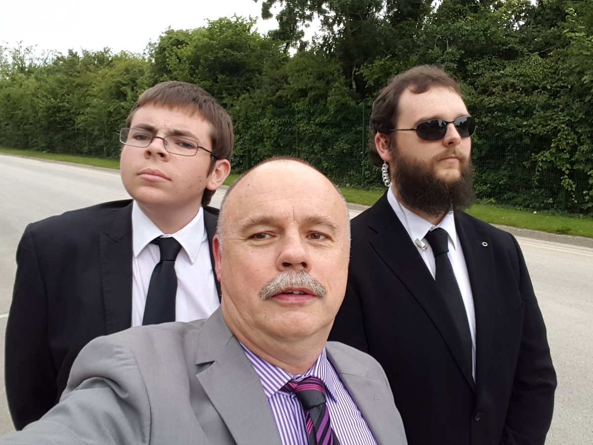 masher16's tweet photo. Security is here...dinnertime...#ForoigeLeadership https://t.co/MkTkbXUzki