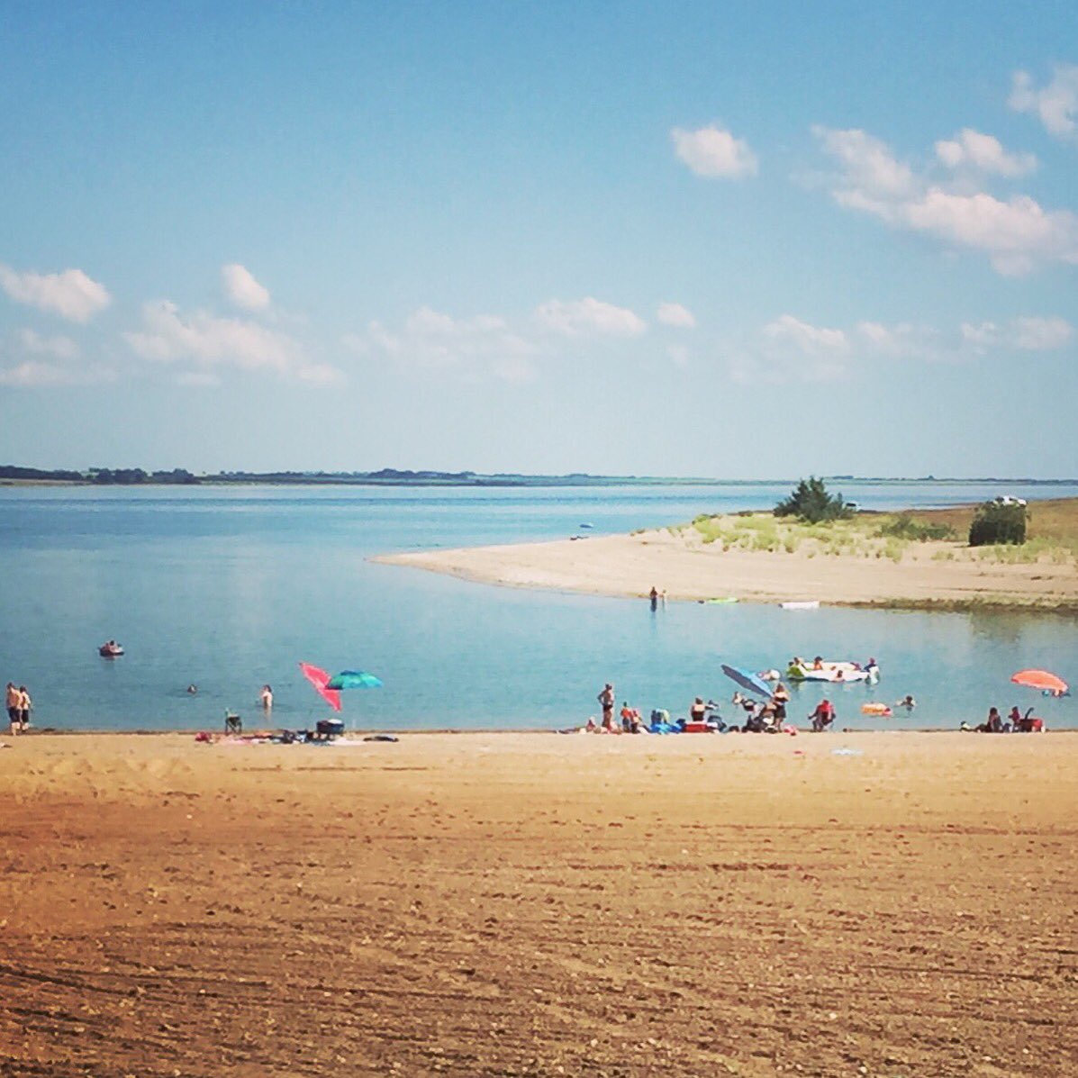 ChiefWhitecapWW's tweet photo. This wknd is a gr8 time 2 try out SUP! Book online/Visit us on site! #chiefwhitecapww #exploresask #lakediefenbaker https://t.co/N9rFy3j3gM