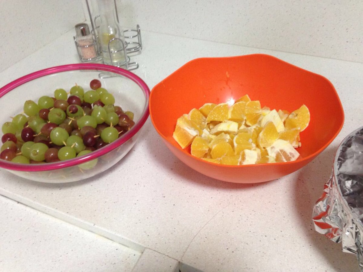 pvs_sepam's tweet photo. O PVS promoveu uma ação sobre a alimentação saudável, com um estande de frutas e informações sobre elas 🍌🍊🍎 #vote34 https://t.co/L8lZ0Y6KmA