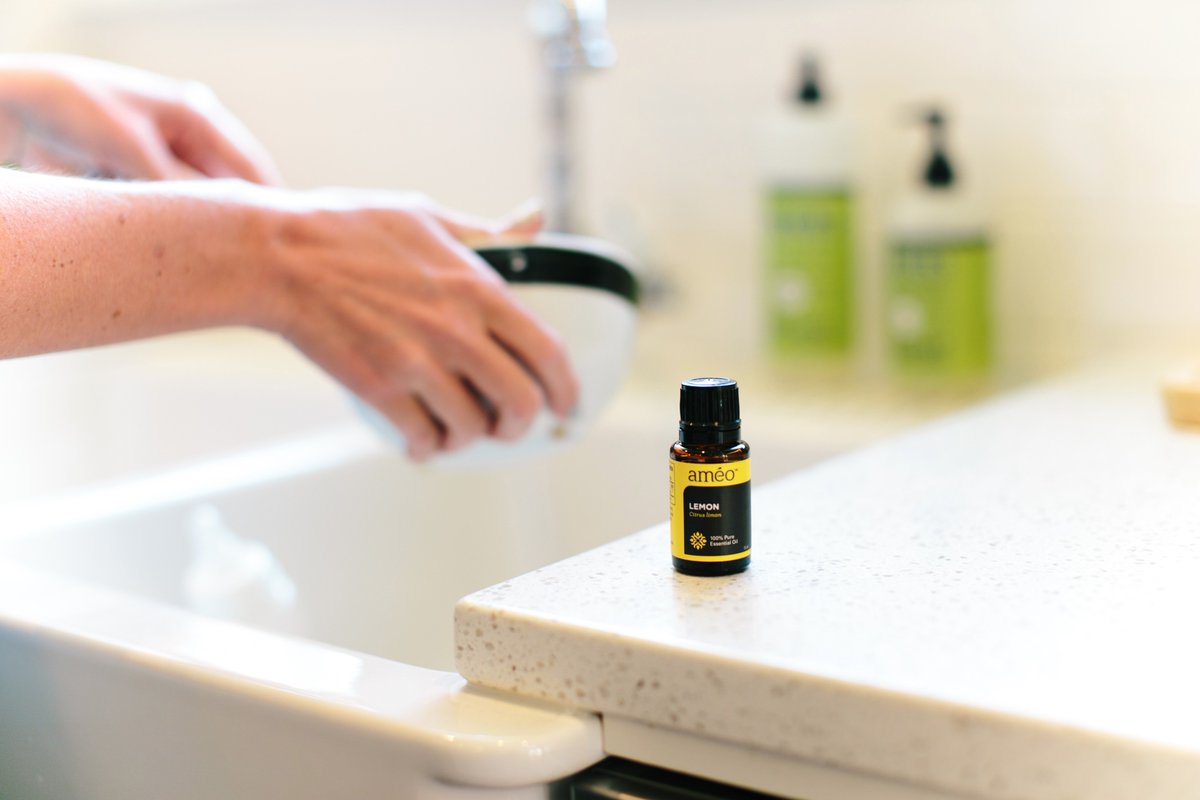 Try adding a drop of #Améo Lemon to your favorite dish soap to aid in removing greasy stains from your dishes!