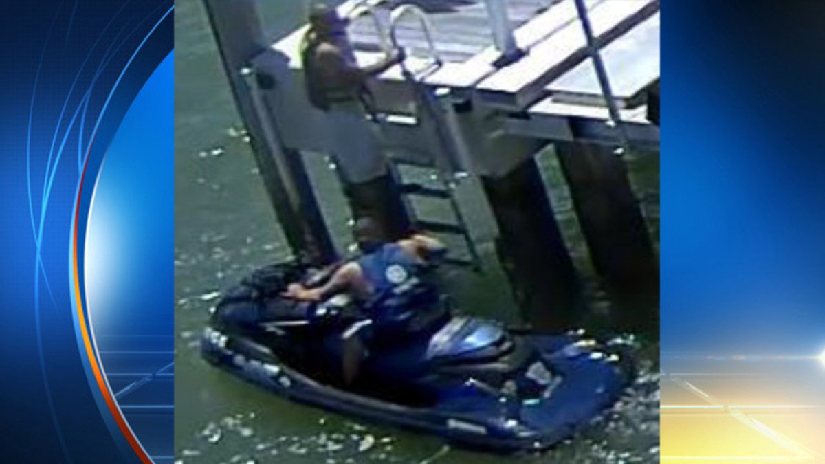 .@MiamiBeachPD searching for thieves who have stolen 17 personal watercraft in past 2 months bit.ly/2aUcmYd?utm_me… https://t.co/u6Wv2sRFrU