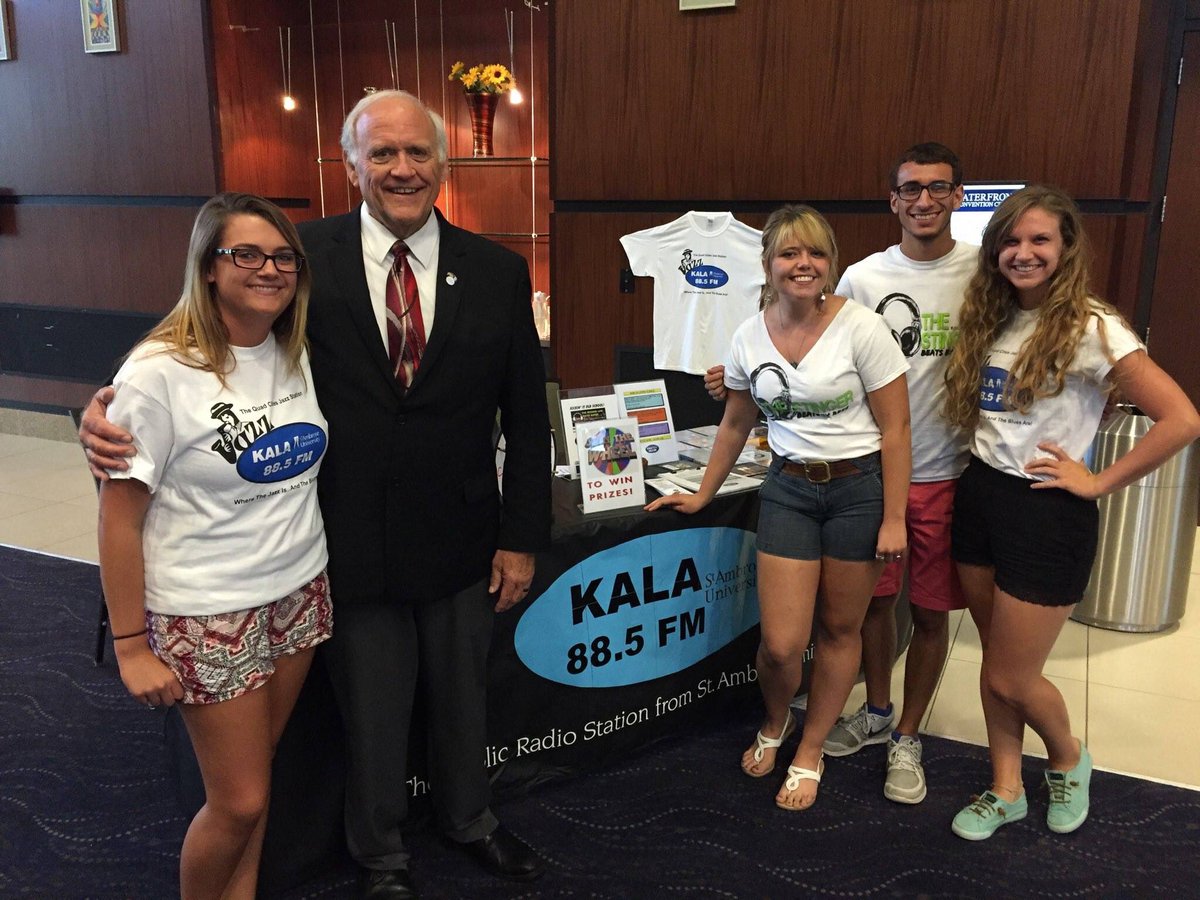 SAU_BeeMedia's tweet photo. KALA had some fun visitors at the Bix Beiderbecke Memorial Jazz Festival! Thanks, Mayor Klipsch &amp; Mayor Gallagher. https://t.co/ypNxLdv4Y5