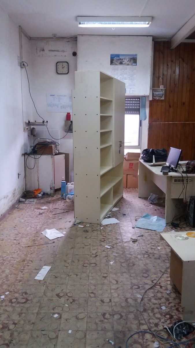 CIampp's tweet photo. Tal como estaba previsto la Farmacia de COMEF comenzó la mudanza.
  Lunes reabre en nuevo local frente a COMEF https://t.co/E726DaPYF8