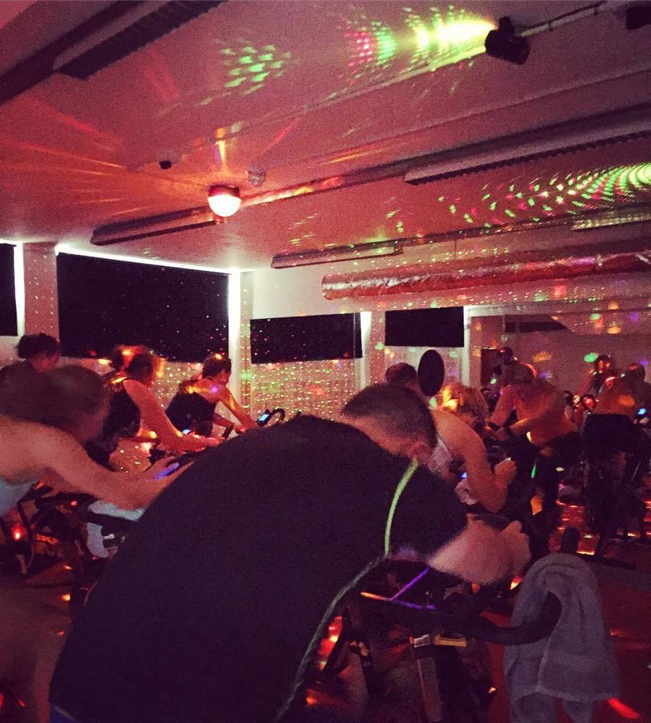 newenergyfit's tweet photo. FRIDAY NIGHT SPIN BABY!!! Join the party @ 6pm every Friday 🎶🚨🚴🏻🎉#fridaynightspin #spin #n… https://t.co/OtSiM8ChBV https://t.co/2dpWzPHqHW