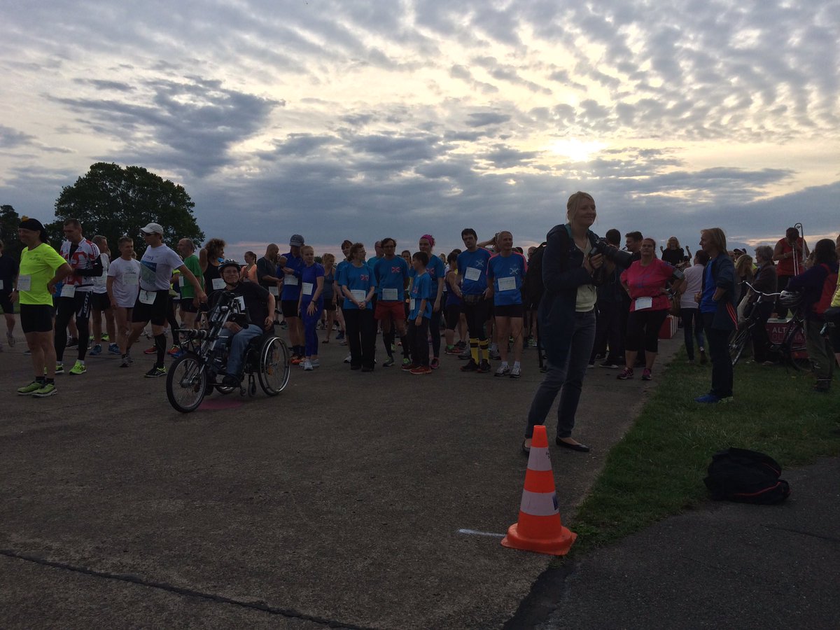 260 Läufer/innen auf dem #tempelhoferfeld zum #MutLauf LET'S MOVE IT!