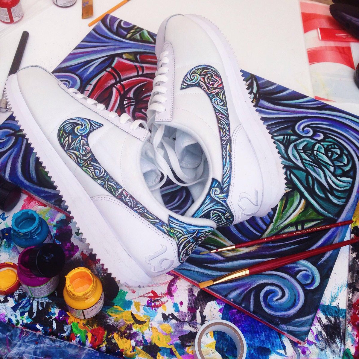 SmiloArt's tweet photo. Before & after Nike Cortez π¨ #SmiloArt https://t.co/FKuHq6p81b