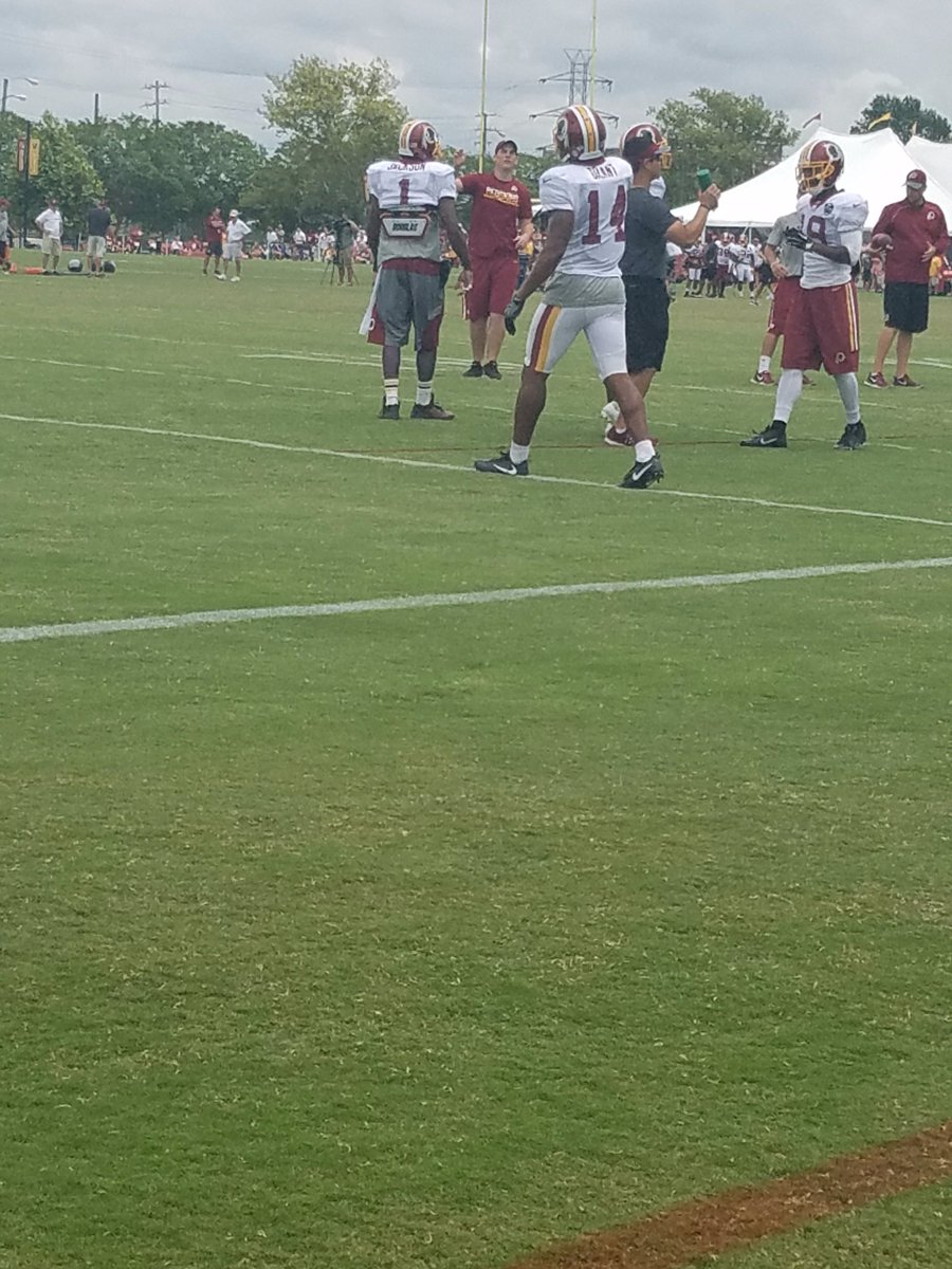 Kingsosaa4's tweet photo. At the redakins practice checkin out #DJACK @deseanjackson11 https://t.co/w6WMvyBEZa
