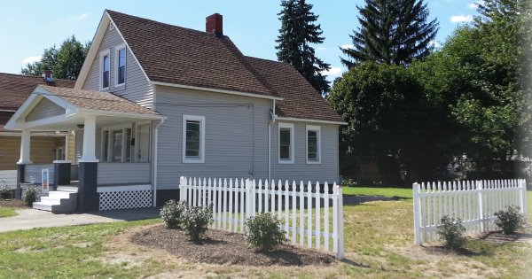 CuyaLandBank's tweet photo. Our Side Yard Program has helped people add a garden or driveway and even extend their home. https://t.co/kxO8vYPQI2 https://t.co/j3Wadu5mZw