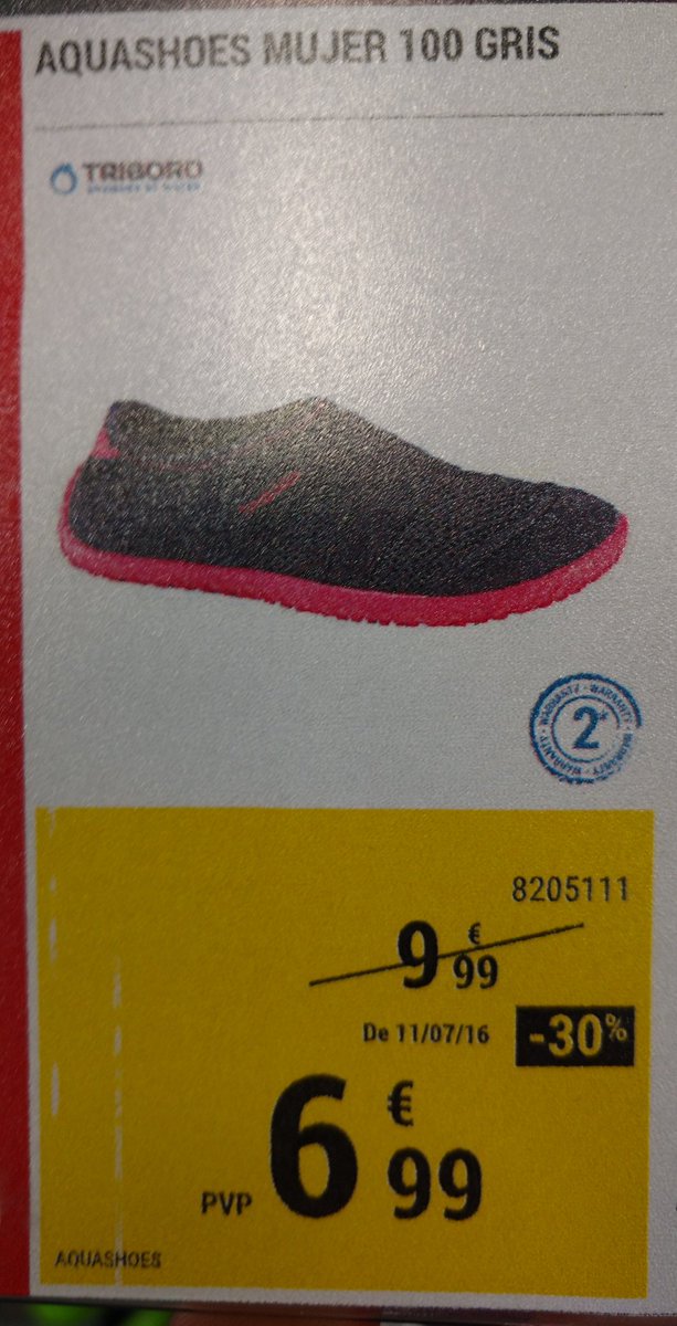 FernandoTori's tweet photo. Me estan llamando mujer por comprar unos escarpines que tienen la suela rosa? Paso de tus estereotipos @DecathlonES https://t.co/Y1rn69xbXj