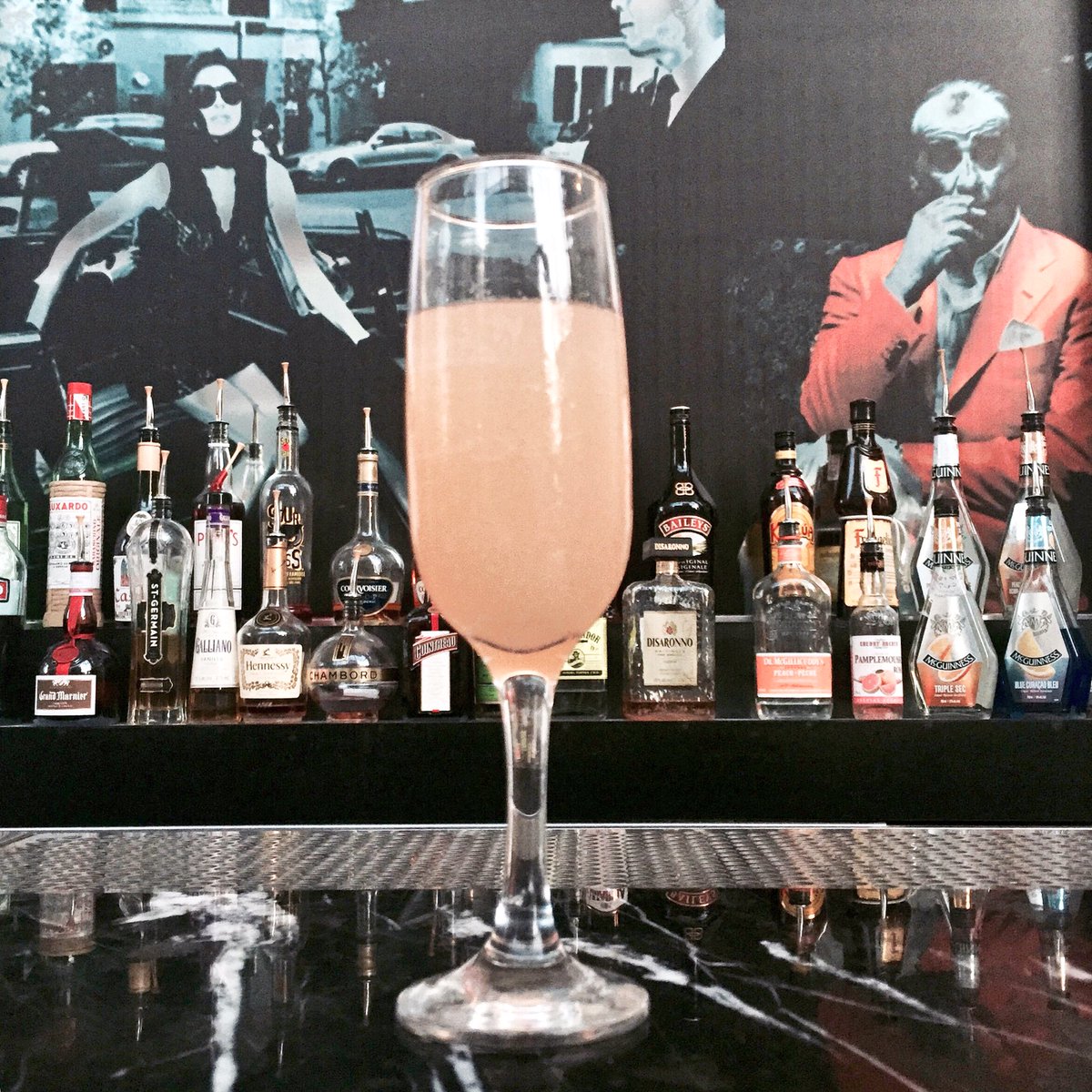 Happy Fridayyy!! ☀️🌊
We're kicking of after work specials today 5PM - 5$ bar rail🍸
&amp; <a href="/djfizza/">DJ Fizza</a> spinning all night!