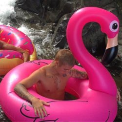 sheepacks's tweet photo. justin bieber 👄
• rt if you save
• fav if you like
• credits if you use
BEM FEITO JUSTIN -honey https://t.co/ximgo5CLY1