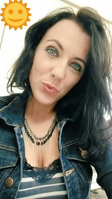 D&eacute;part pour les vacances !! Youpiiii 😆 Bisous mes ch&eacute;ris 💕💗 #Sea #Sex and #Sun #NGOT 🍹 https://t.co/<a href="/tag/sea"class="tags"><span>#sea</span></a><a href="/tag/sun"class="tags"><span>#sun</span></a><a href="/tag/sex"class="tags"><span>#sex</span></a><a href="/tag/ngot"class="tags"><span>#ngot</span></a>