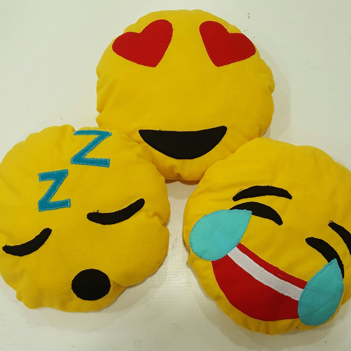 BascomptePatch's tweet image. Olor a vacances ... 
Coixins fets per la Laia, la Sara i l' Olga al casal d'agost  a teixits Bascompte
#patchwork