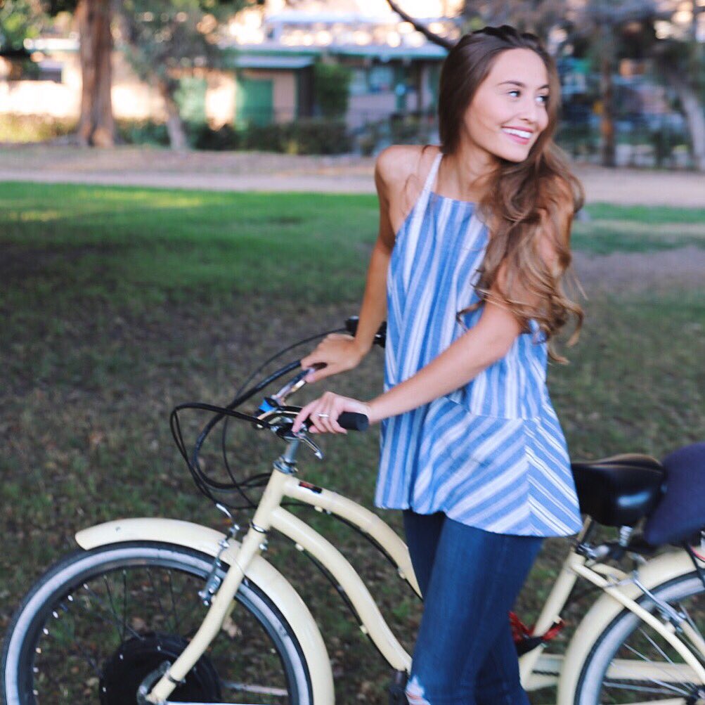 KristinJohns's tweet photo. I love beauty &amp; fashion, but deep down I'm a total tomboy 🌞🌵🚴 what makes you unique? #HCoJeansMovement #HCoPartner https://t.co/PBE5XAACxI