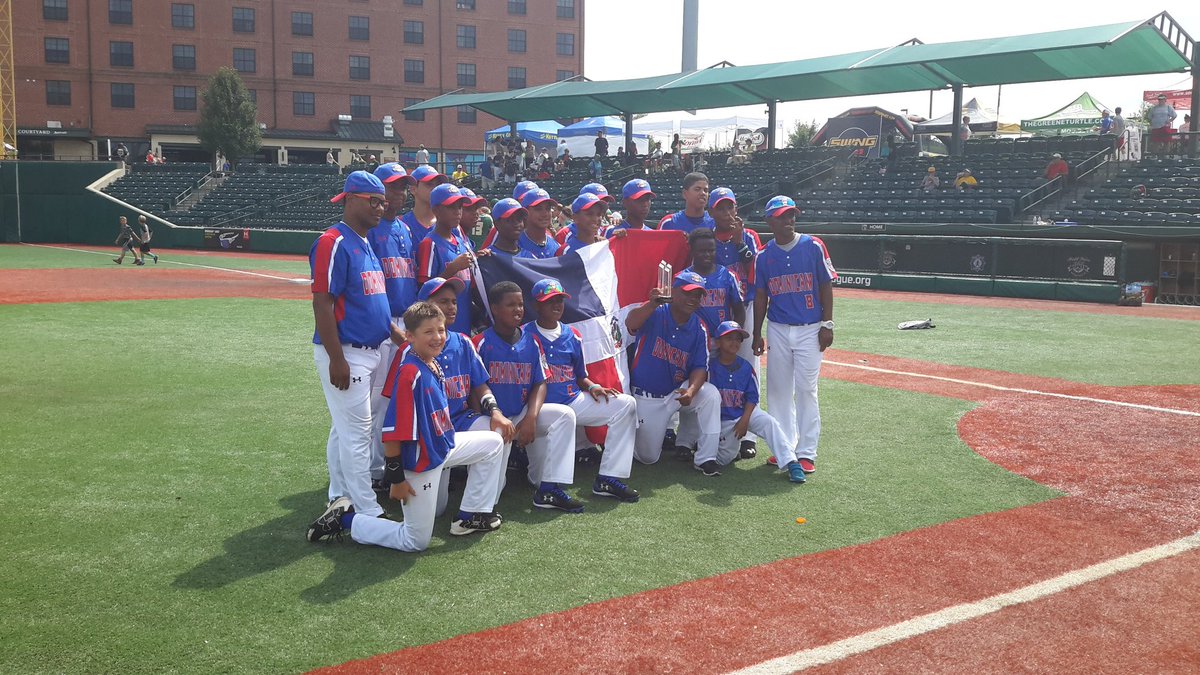 CRWS_Dominican's tweet photo. Team photo #CRWS https://t.co/VRXeM0C8ek