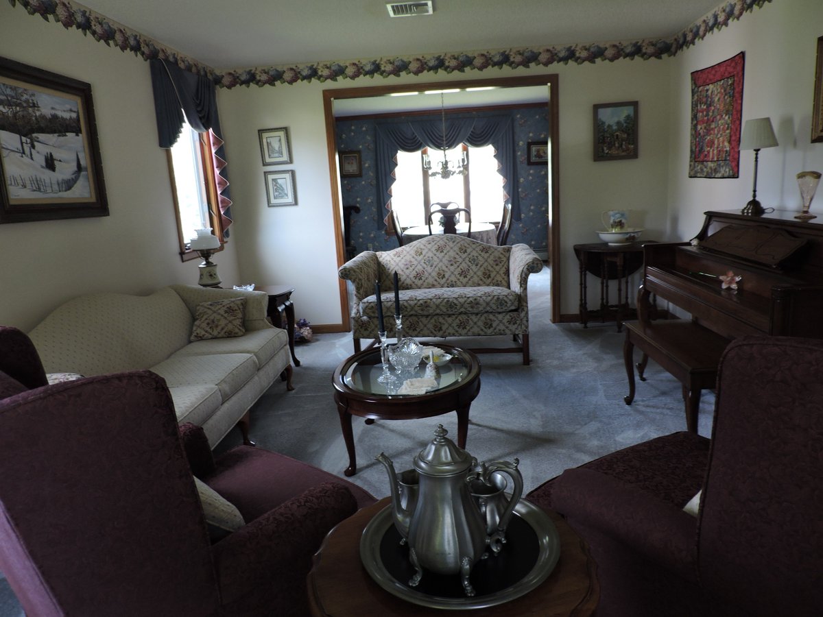 InnovProp's tweet image. Listed for $369,900 (Wethersfield,CT)  
OPEN HOUSE THIS SUNDAY from 1 to 3 pm, see you all then!