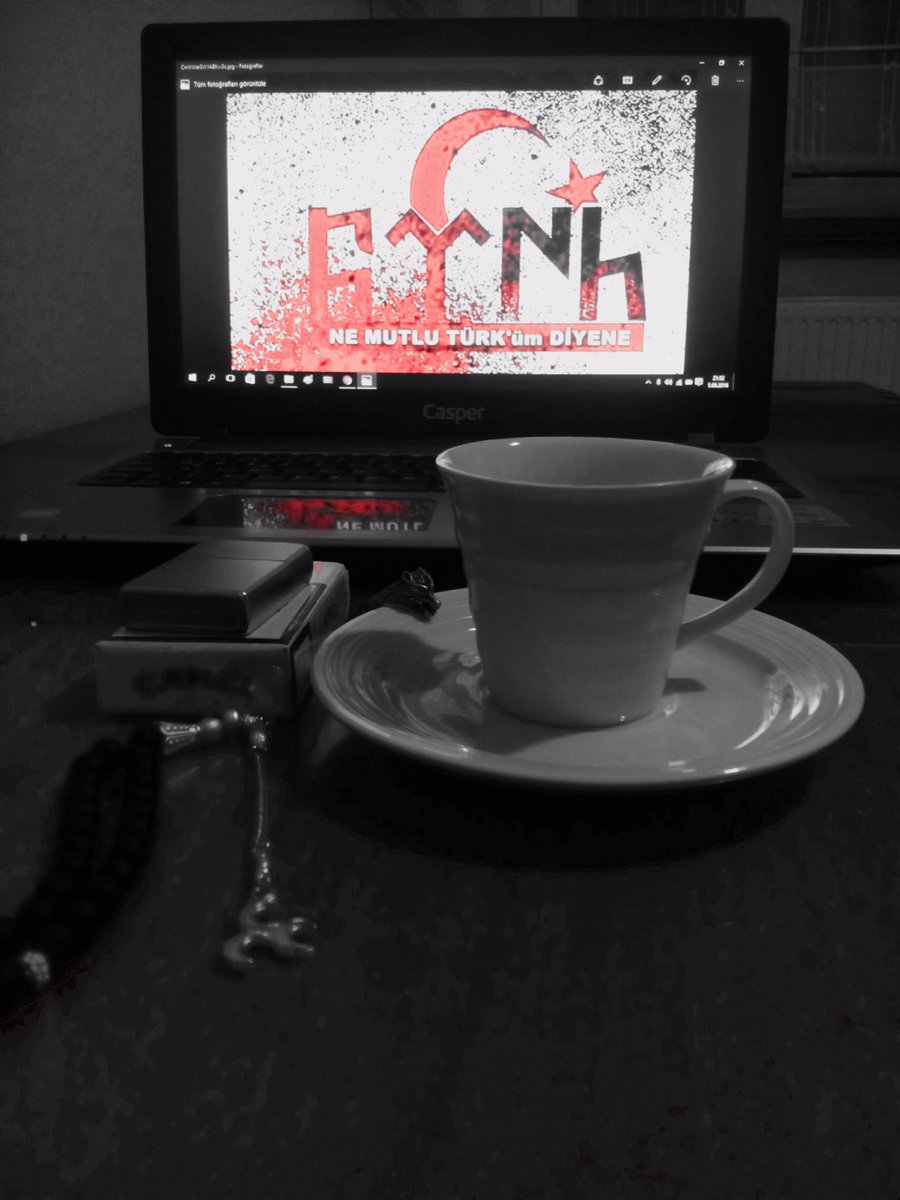 Gözlerimin kahvesi gitgide koyulaşır gecesiyle huzur veren İstanbul'da.