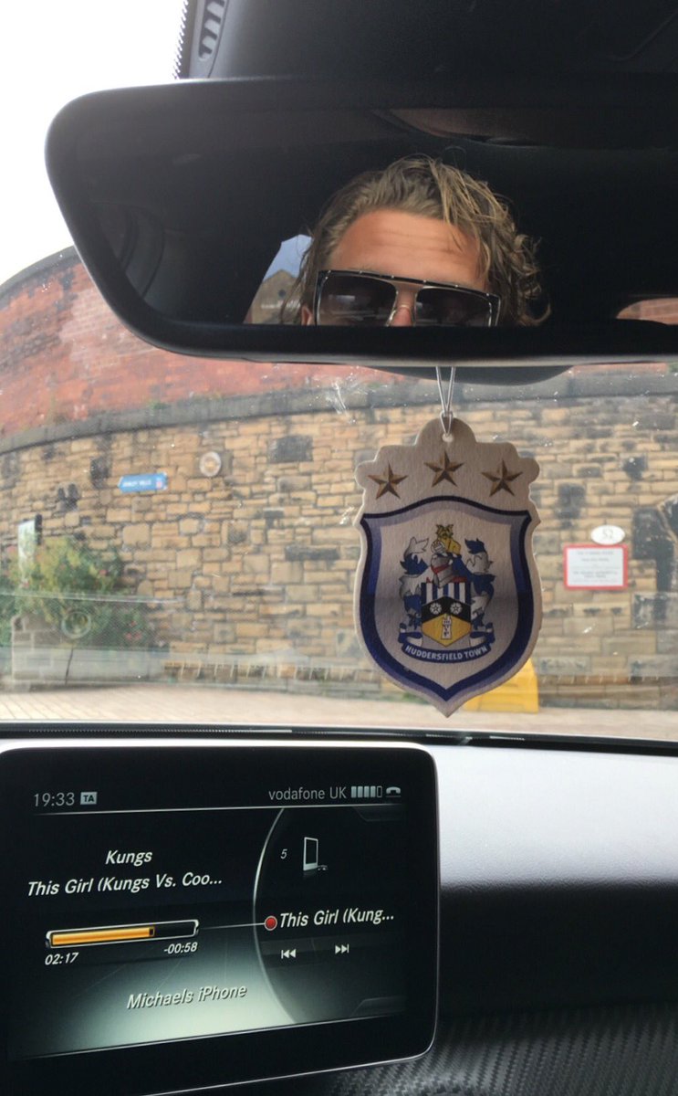 I am very excited to meet you terriers tomorrow!!! ⚪️🔵🦁
And maybe I'll were my bathrobe 😉
@htafcdotcom #HEF44