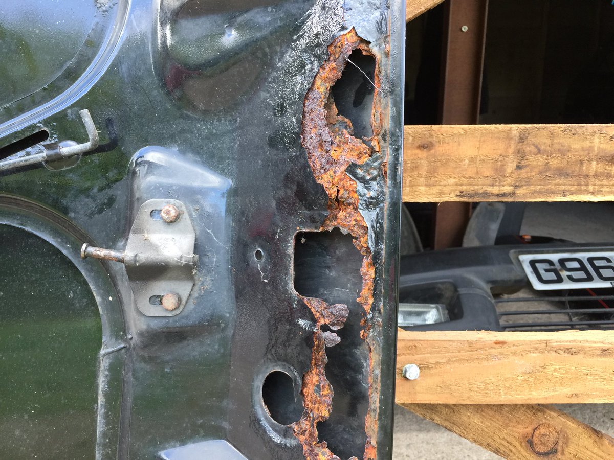 MajorGav's tweet photo. Frustrating evening on #ProjectAX, but at least the bonnet is off. Will be sourcing a new one! https://t.co/1iKMmIygF3
