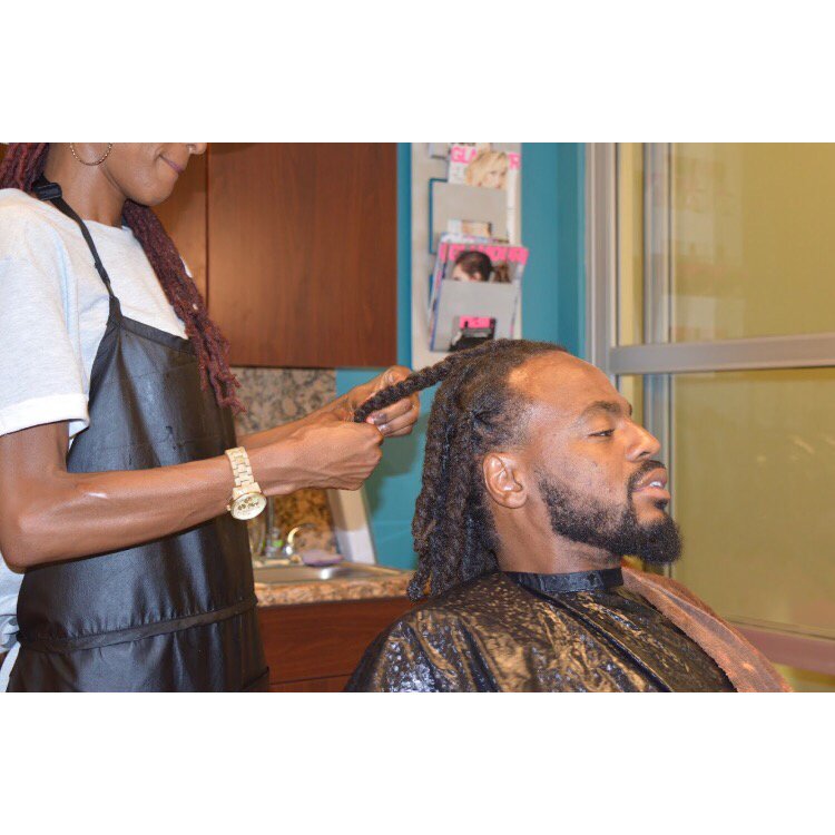 1NaturalEssence's tweet photo. It’s OKAY to give your hair a break. You don’t always have to Retwist after each wash! Embrace the frizz! #locs https://t.co/V1LgES3gHO