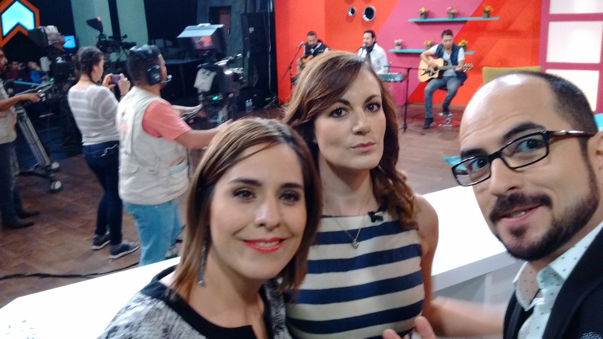jjelement's tweet photo. @CadaDiaTV4 FANS de @avionicos_avs ya tienen llaves de la casa vuelvan! @adriserandis @Lorenukkis @tv4guanajuato https://t.co/niy814l40q